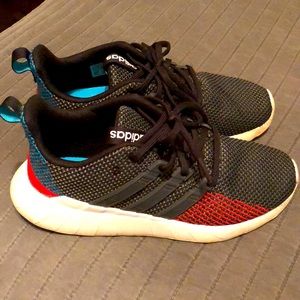 Boys Adidas gently worn shoes
